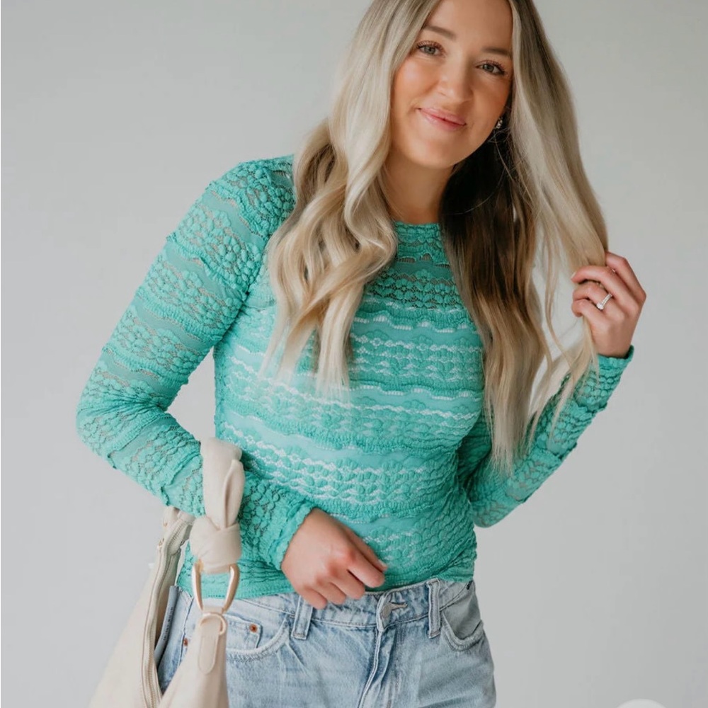NEW Women’s Bibi Textured Ruffle Lace Long Sleeve Top - Medium